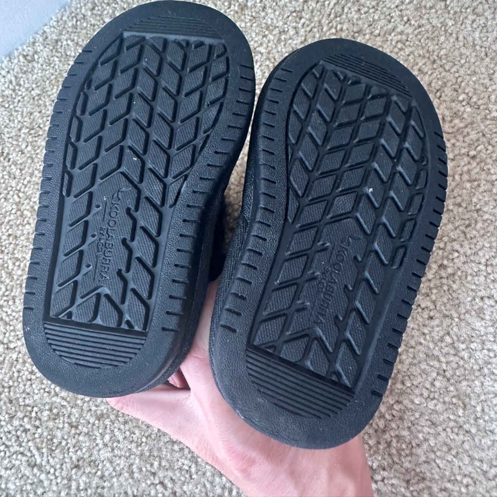 Koolaburra by UGG Aribel Short Zipper Winter Boots Toddler Size 6 Black Sherpa - Picture 6 of 7